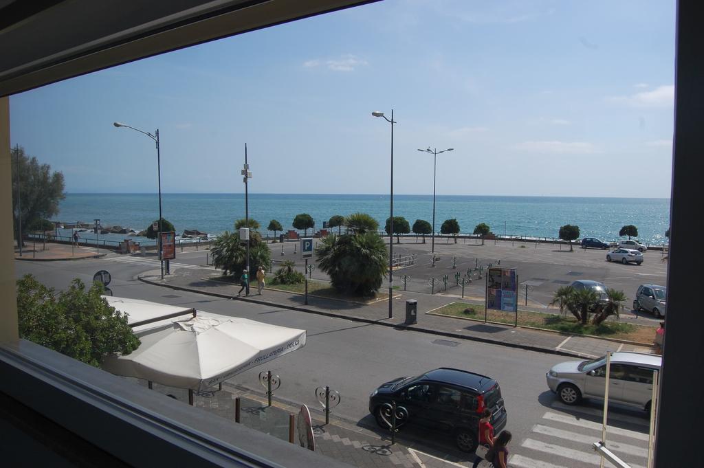 La Madegra Seasuite Salerno Rum bild