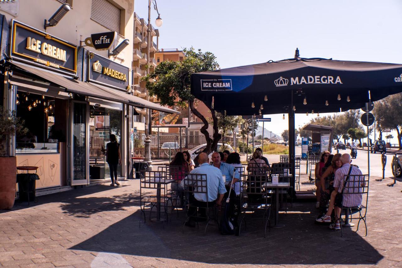 La Madegra Seasuite Salerno Exteriör bild